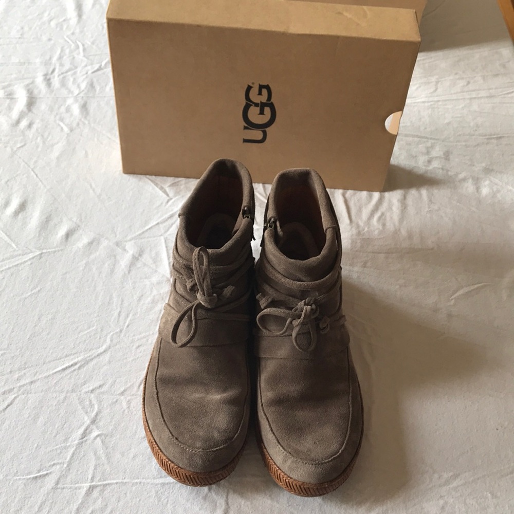 UGG Australia
Reid Lace-Up Flat Moc Bootie